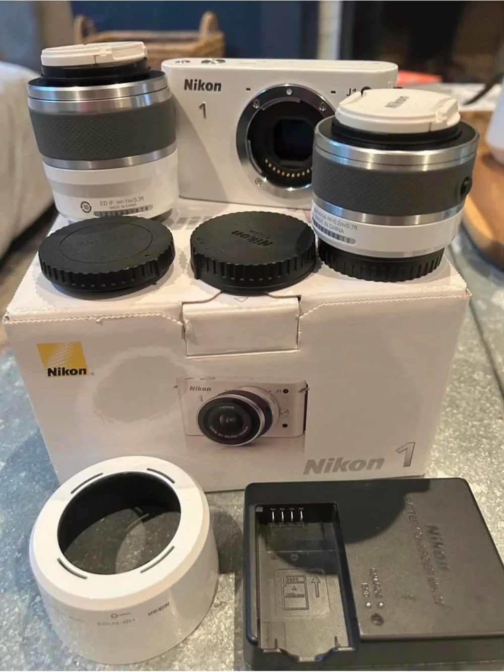 [ White Nikon 1 J1 Kit w/ 10-30mm VR Lens, Case & All Accessories